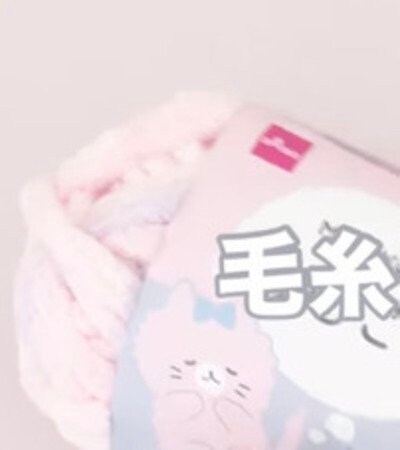 【100均DIY】たったの30分で完成！ダイソーの毛糸で可愛い〈マフラー〉をDIY！「こんなに簡単に作れるんだ！」と話題