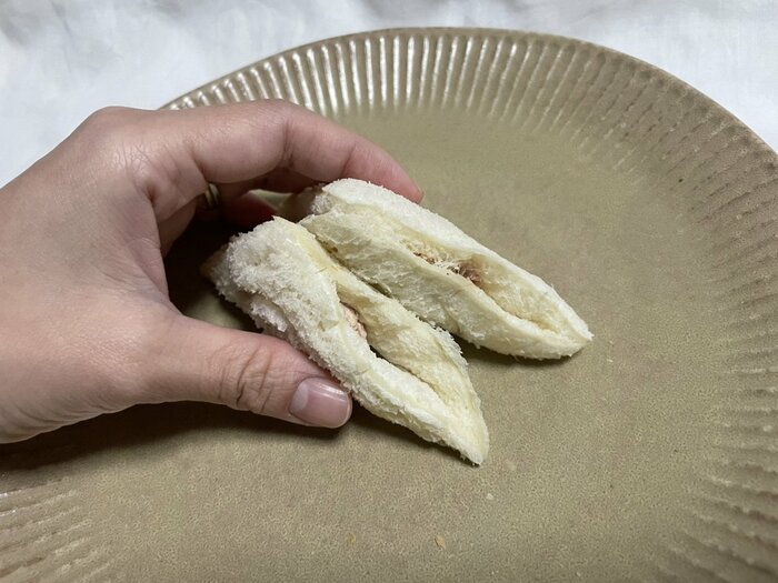 8枚切りの食パンでは、厚みのせいかフチを密着できませんでした