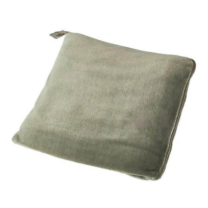 カーキはシックな風合いで高級感があり、合わせやすいです