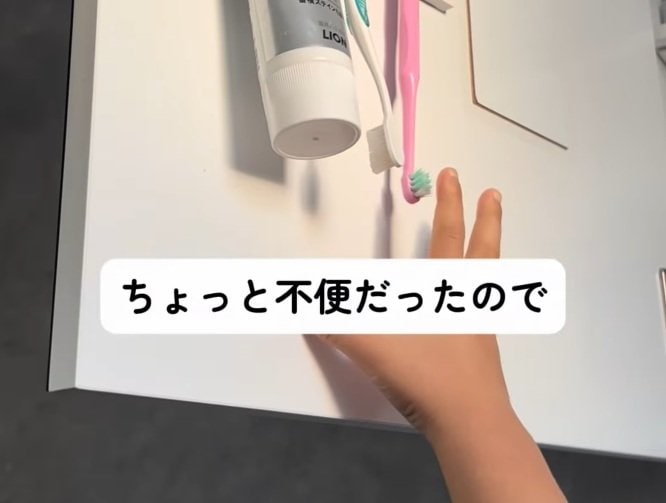 【100均DIY】ダイソーのスチールプレートで子供も手が届く！快適なマグネット壁が完成！「子どもが自分でとってくれるのが一番ラク」と話題！