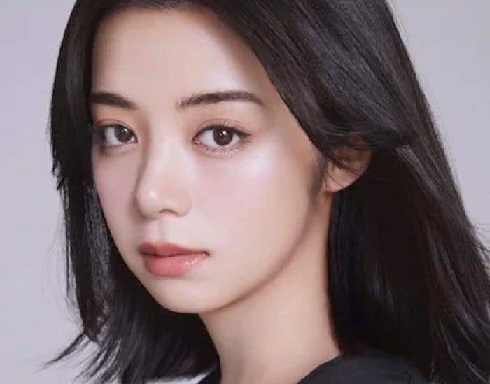 池田エライザ、黒×金色の着物ショットを披露「貫禄オーラ」「似合いすぎてる」「素敵な着物」の声