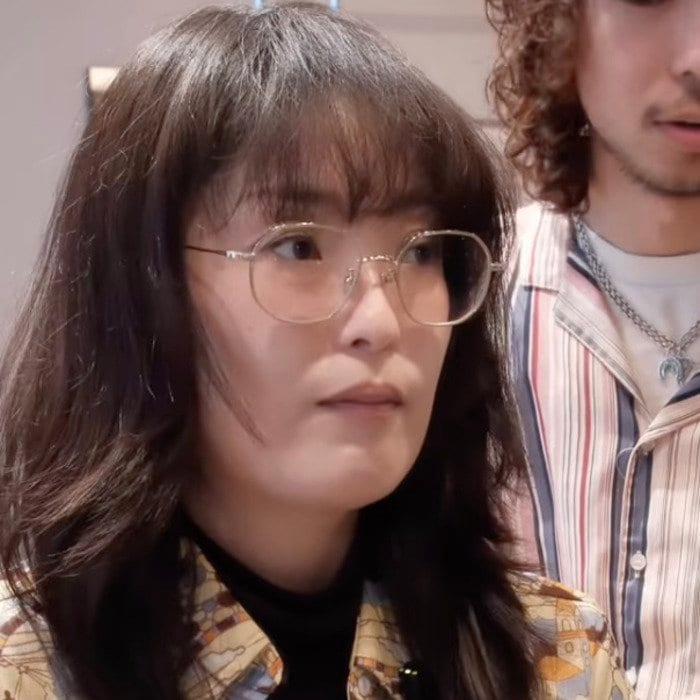 「癖のある前髪×縮毛矯正が残る髪」にパーマをかけたい女性→プロの手で…モードな雰囲気のおしゃれパーマスタイルに！