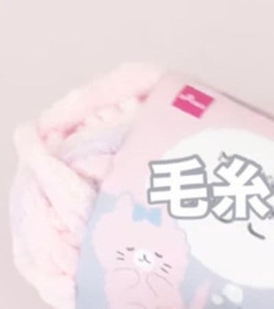 【100均DIY】たったの30分で完成！ダイソーの毛糸で可愛い〈マフラー〉をDIY！「こんなに簡単に作れるんだ！」と話題