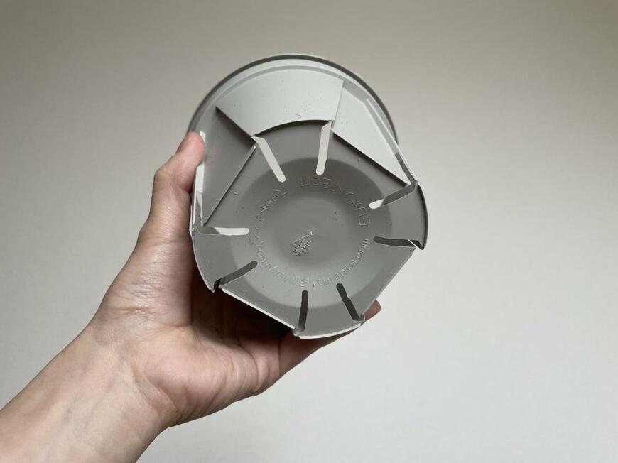 セリア「スリット鉢130mm」「ココナッツファイバー」