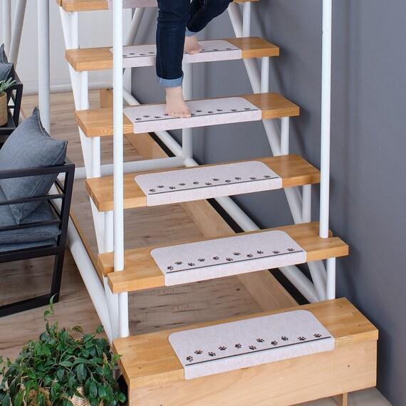 ニトリのおくだけ吸着階段マット(肉球 6枚入）商品画像