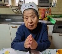 【84歳おばあちゃん】デイサービス帰りの“爆買いケンタッキー”動画が話題「84歳とは思えない食べっぷり！」