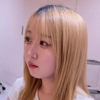 ブリーチで髪が広がる女性が「縮毛矯正×カット」をすると→綺麗にまとまりツヤ感も！