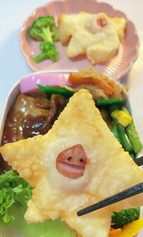 【豚の生姜焼き弁当】母のアイデアとセンスが光る星型「ソーセー人」がかわいすぎる