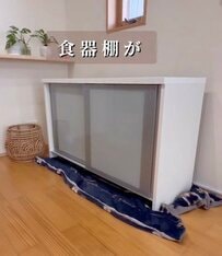 「え！すごくいい！」解体した〈ホワイト基調の食器棚〉が→高級家具風のおしゃれな〈ブラウン基調のサイドボード〉に大変身！