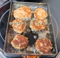 同棲カップルの彼女が作るまんまる【照り焼きハンバーグ弁当】3色の彩りおかずも一緒に詰めたお弁当が素敵！