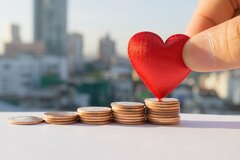 「年収1000万円vs貯金1000万円」どっちが幸せになれそうか
