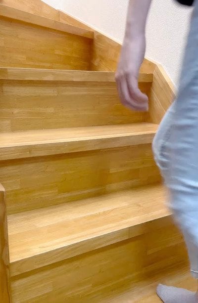 変身前の階段