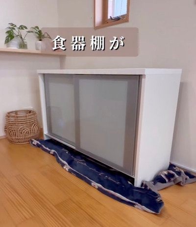 「え！すごくいい！」解体した〈ホワイト基調の食器棚〉が→高級家具風のおしゃれな〈ブラウン基調のサイドボード〉に大変身！