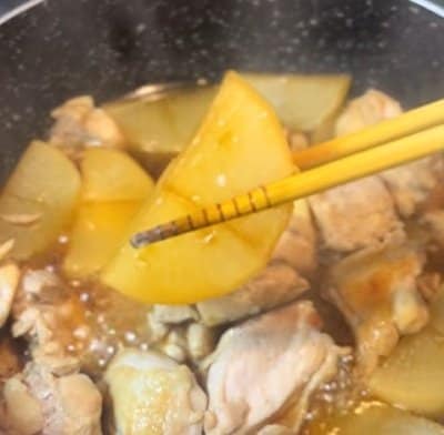 海外旅行帰りの彼氏のために作る【和食弁当】定番の「卵焼き」や味のしみた「鶏大根」を詰めたお弁当がたまらない…