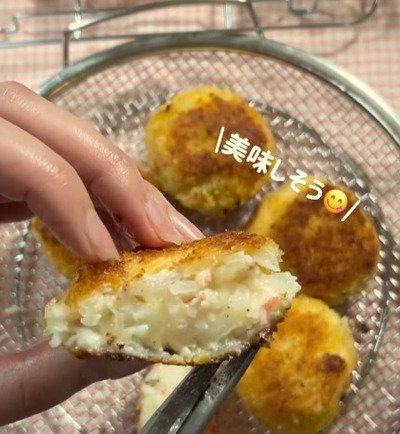 玉ねぎとカニかまがたっぷり入った【カニかまクリームコロッケ弁当】が美味しそう！新婚の妻が夫に作る節約＆愛情弁当