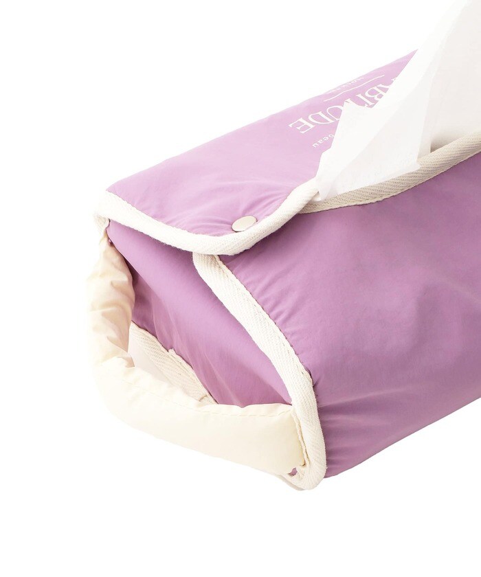 配色がキュートなクッション収納