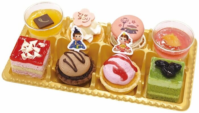 かわいらしいプチサイズのスイーツのアソートです。