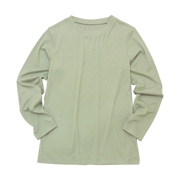 セーターやトレーナーなどのインナーアイテムとして着用しても便利