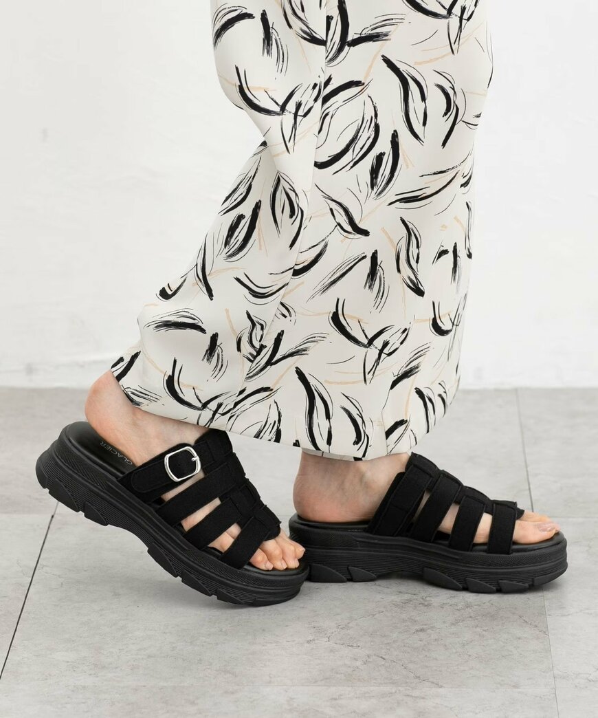 出所：ハニーズ公式　グルカミュールサンダル