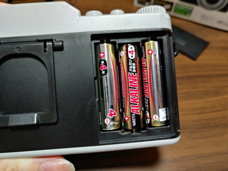 筆者撮影（ダイソー、カメラ型ハンディファン）