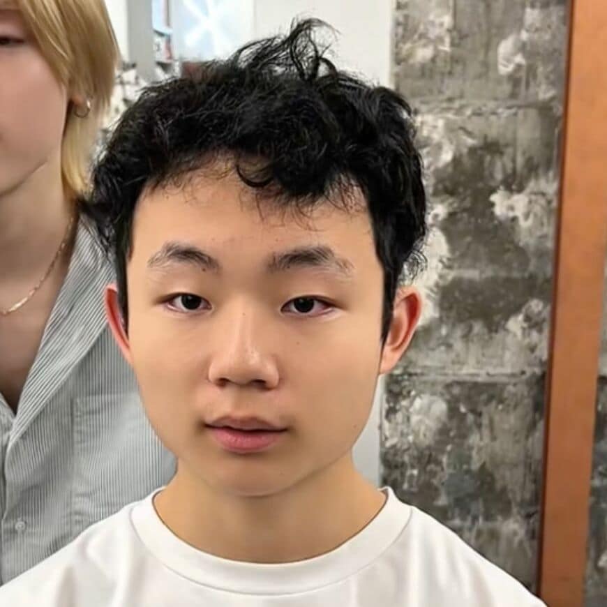 【大変身】ストレートに憧れる天然パーマの男性が似合わせカットで大胆イメチェン！「別人みたい」と感動