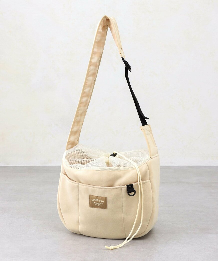 出所：3COINS公式　肩がけキャリーバッグ