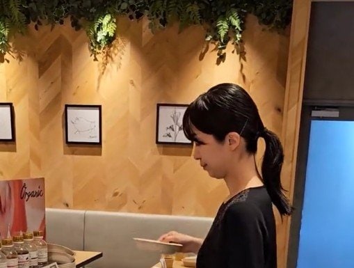 朝食ビュッフェでは他の人の取り方もチラ見する？「これわかるかも」「量やおかずの配置も気になる」