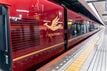 近鉄特急ひのとりから見えた「？」の駅名標　意外な駅名の正体に「あるあるですね」「たしかに見える」