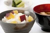 【年金世代】65歳以降リタイア世帯「貯蓄とひと月の生活費」平均いくらか