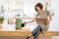 【専業主婦世帯】平均年収「600万円台」の貯蓄はいくらか。教育費や老後資金もチェック