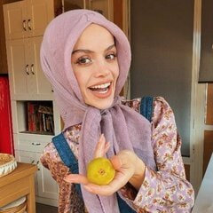 【海外料理家】「お菓子づくりなのに針と糸出てきた」レバノンの美人料理家が作る「ドライイチジク」がスパイスの風味たっぷりで美味しそう！