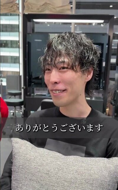 前髪と襟足で輪郭をぼかした、アフターの動きのあるショート