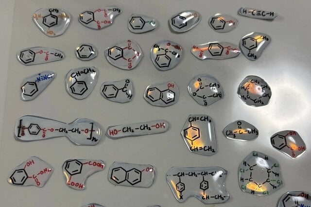 ボンドロ風「有機化合物シール」を手作り　「夏休みの工作や自由研究」に使えそうなアイデアが最高