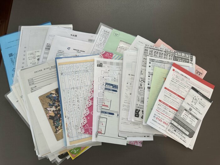 行き場のない書類は、ざっと集めただけでもかなりの量です