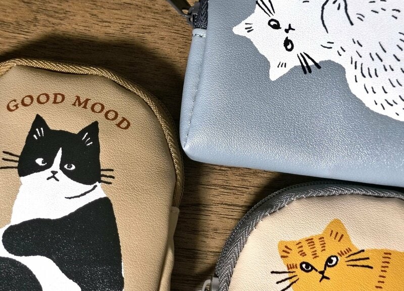 セリア、合皮アーチ形ポーチ ねこ柄、筆者撮影写真