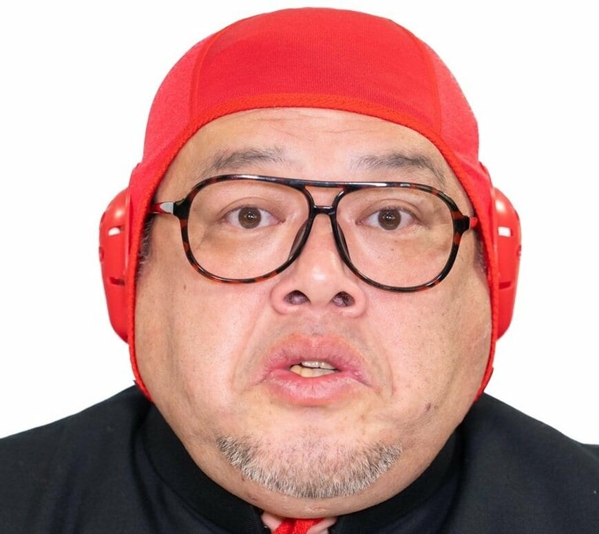 くっきー！英国旧車のカスタム愛車を紹介 スーツ姿でツーリング「お上品」「めちゃカッコええやん」と話題に