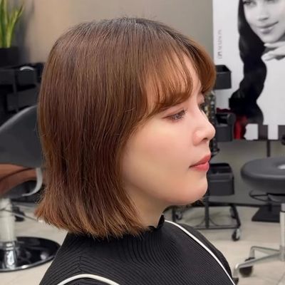 女性が“レイヤーボブ”にイメージチェンジ！レイヤーで作る軽さと動きのあるスタイルが魅力的