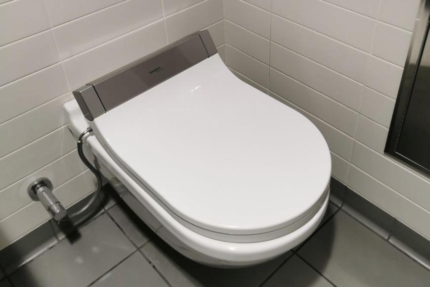 スタイリッシュなデザインの「トイレ」　使いこなせるかが不安になってしまう