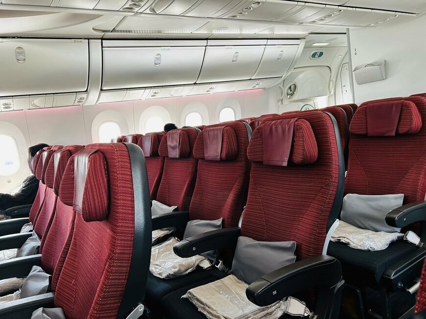 ガラガラの飛行機で快適な空の旅