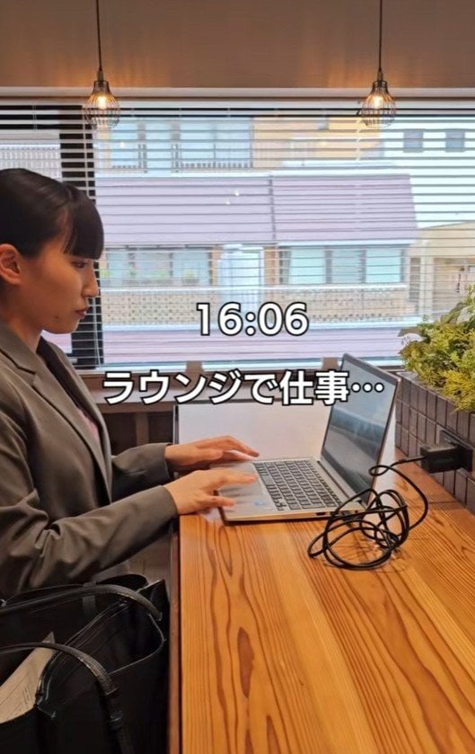 ラウンジで仕事