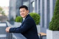 中間管理職の平均給与＆賞与を一覧表で見る【管理職のその後】課長は平均53.9歳で役職を離れる