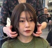 結婚式のために髪を伸ばしていた女性→バッサリカットでツヤ感が美しい〈前髪ありのストレートボブ〉にスタイルチェンジ！
