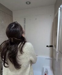 築30年中古マンションの〈洗面所〉→ホテルライクを目指して設置した鏡で〈高級感あふれる空間〉に大変身！反響続々