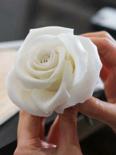 砂糖で作った白い薔薇