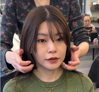 結婚式のために髪を伸ばしていた女性→バッサリカットでツヤ感が美しい〈前髪ありのストレートボブ〉にスタイルチェンジ！