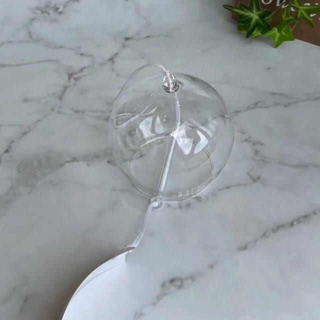 【100均DIY】ダイソーのガラス風鈴にシールを貼るだけ！涼しげで可愛いオリジナル風鈴が完成