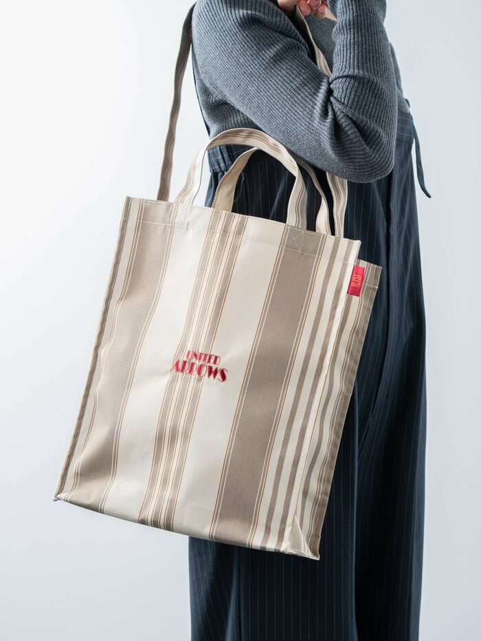 肩掛けができるショルダーストラップ