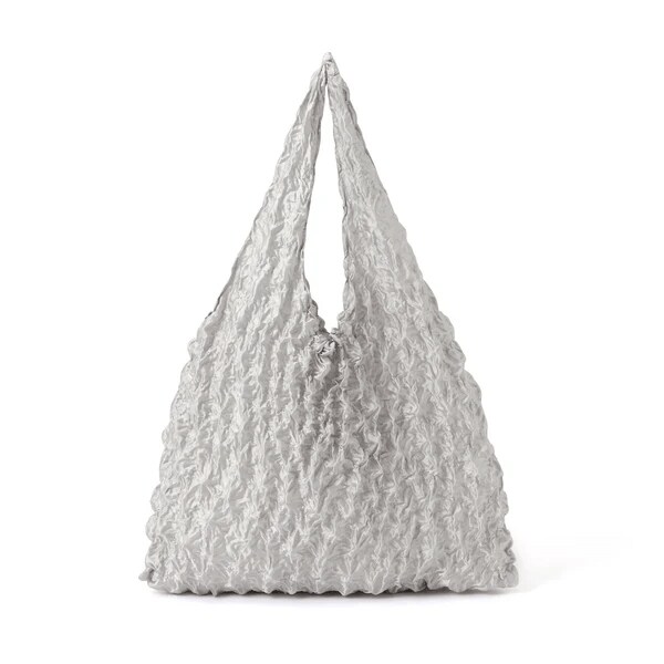 都会的でスタイリッシュな印象のチャコールグレー