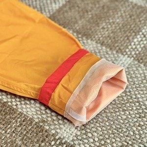 肌に直接触れたときのベタつきも抑える作りです