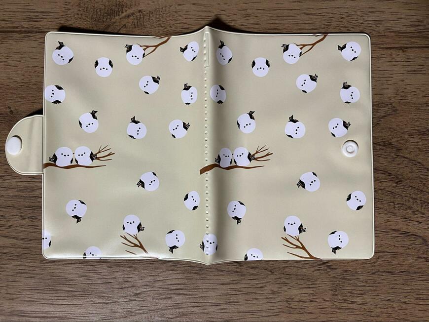 筆者撮影（セリア、保険証 お薬手帳収納ケースシマエナガ柄）